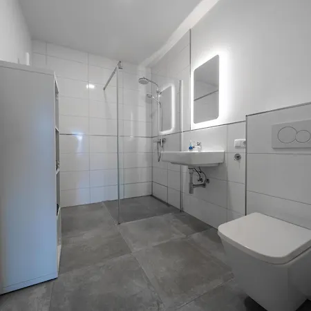Ferienwohnung Aurora 3, Mit Garten & Modern * Wilhelmshaven