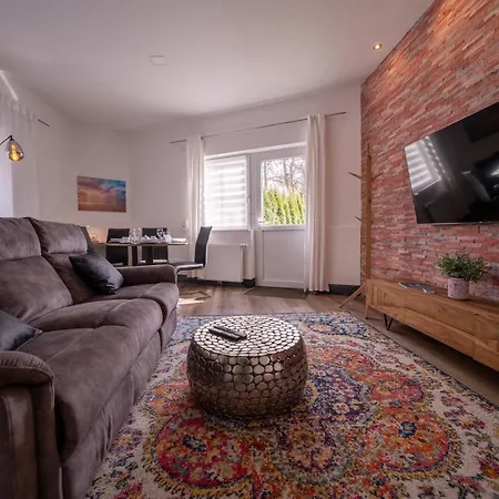 Lägenhet Ferienwohnung Aurora 3, Mit Garten & Modern