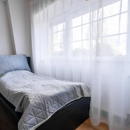 Ferienwohnung Aurora 3, Mit Garten & Modern *