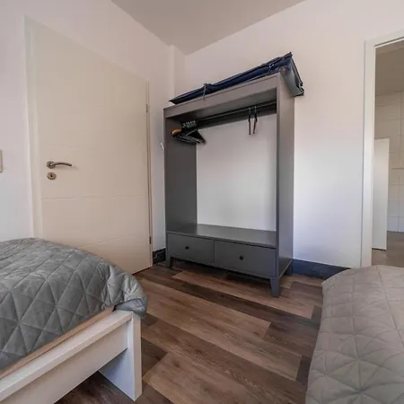 Ferienwohnung Aurora 3, Mit Garten & Modern * Wilhelmshaven