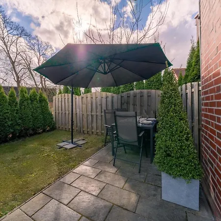 Ferienwohnung Aurora 3, Mit Garten & Modern *
